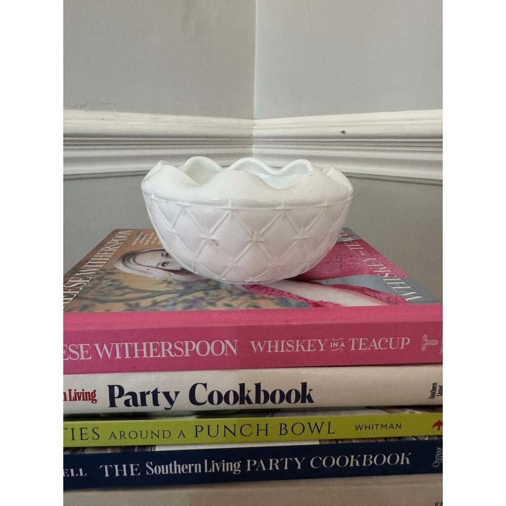 Vintage Milk Glass Ruffled Bowl Diamond Quilt Pattern Candy Dish 5.5” x 3”